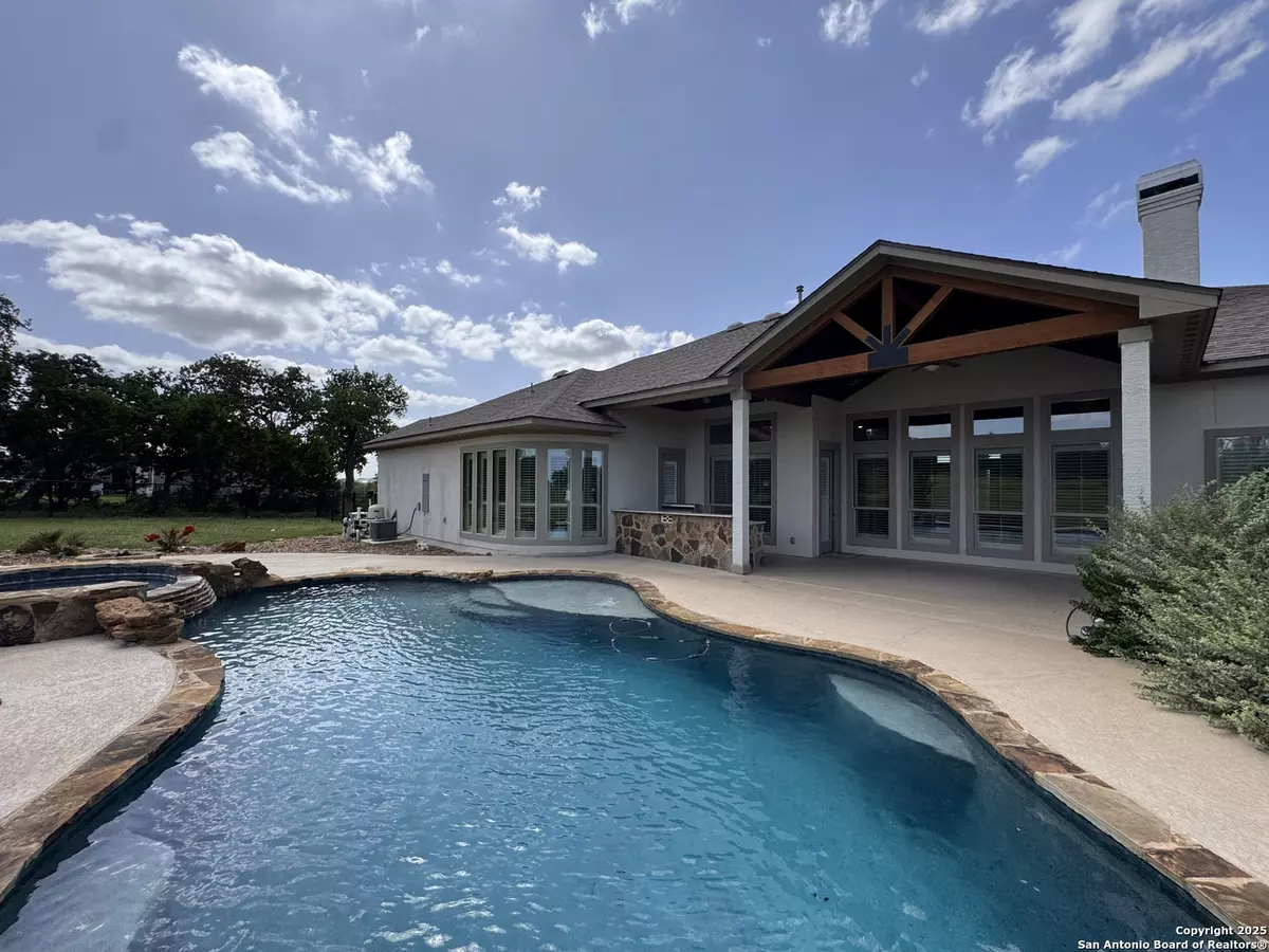 New Braunfels, TX 78132,335 Curvatura