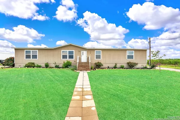 Marion, TX 78124,1640 WOSNIG RD