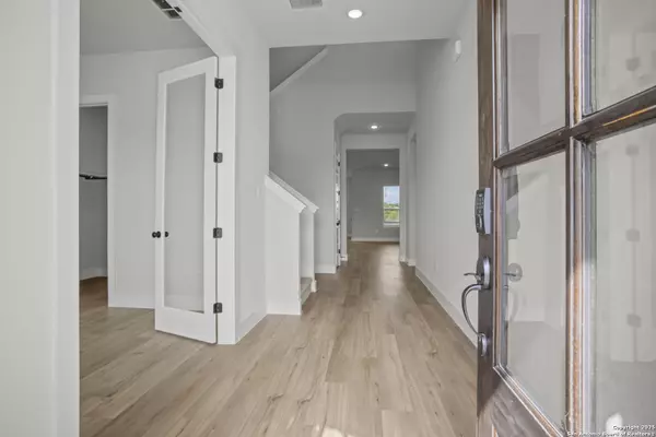 Schertz, TX 78108,4511 Yoakum Valley