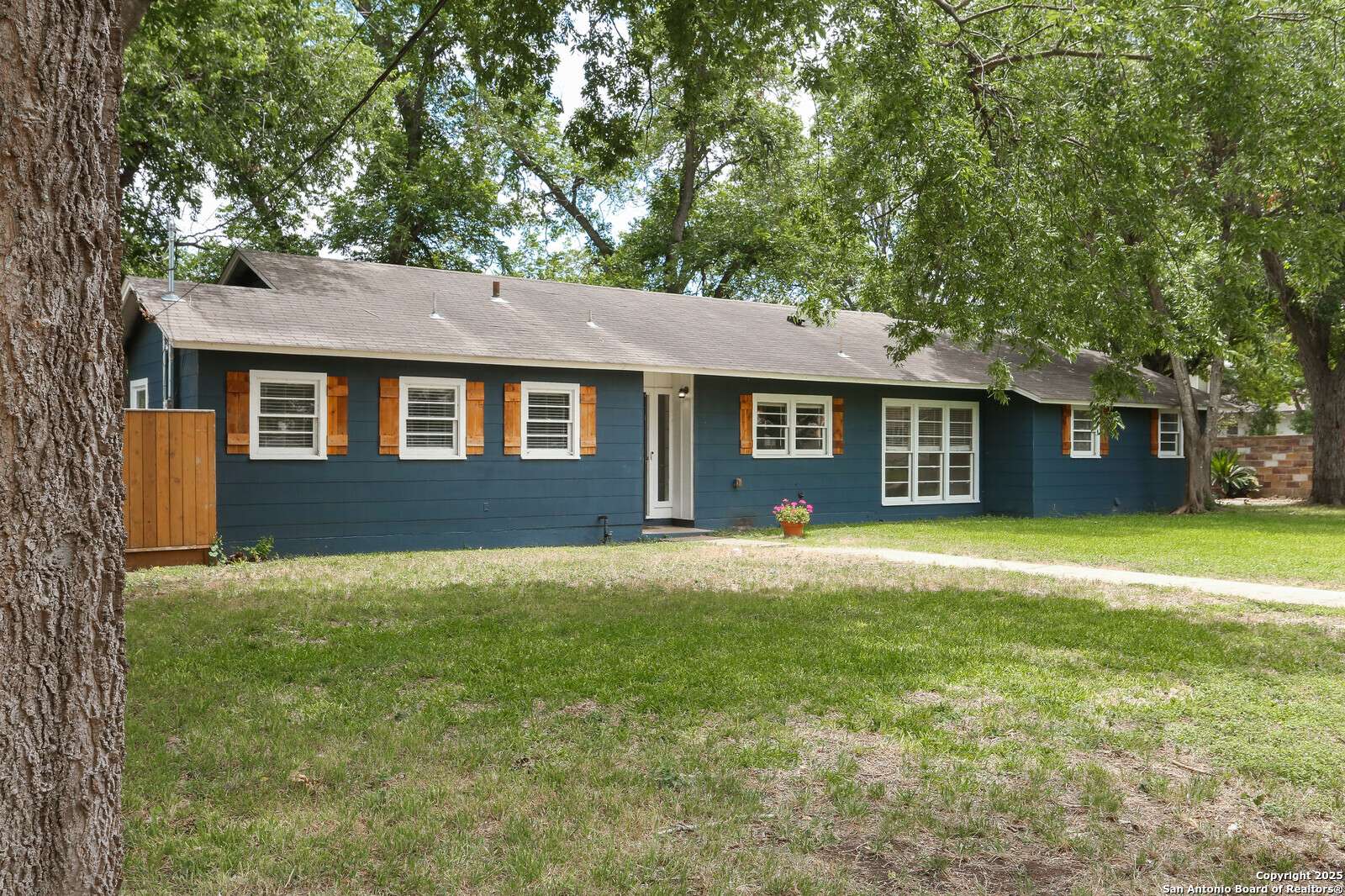 621 Hackberry, Seguin, TX 78155