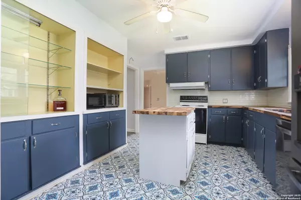 Seguin, TX 78155,621 Hackberry