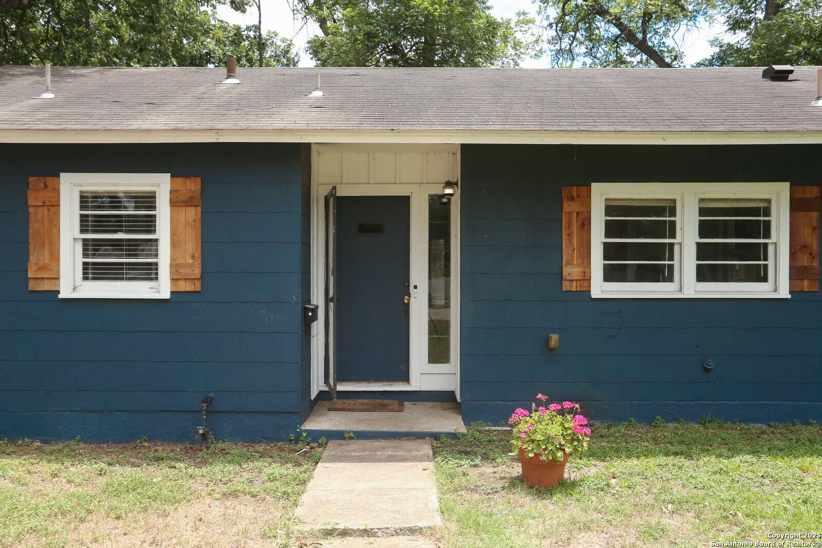 Seguin, TX 78155,621 Hackberry