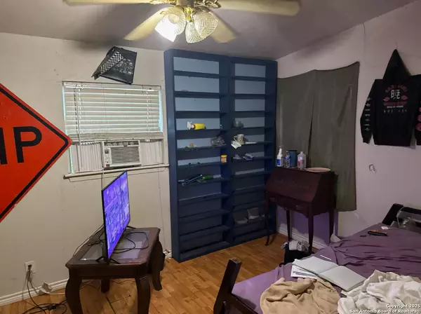 Universal City, TX 78148,141 Trudy
