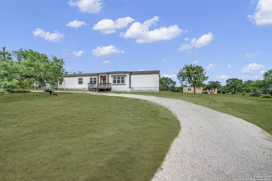 6 River Bluff Dr, Lytle, TX 78052