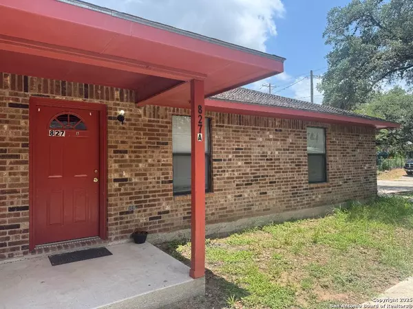 827 Dallas UNIT A, Pleasanton, TX 78064