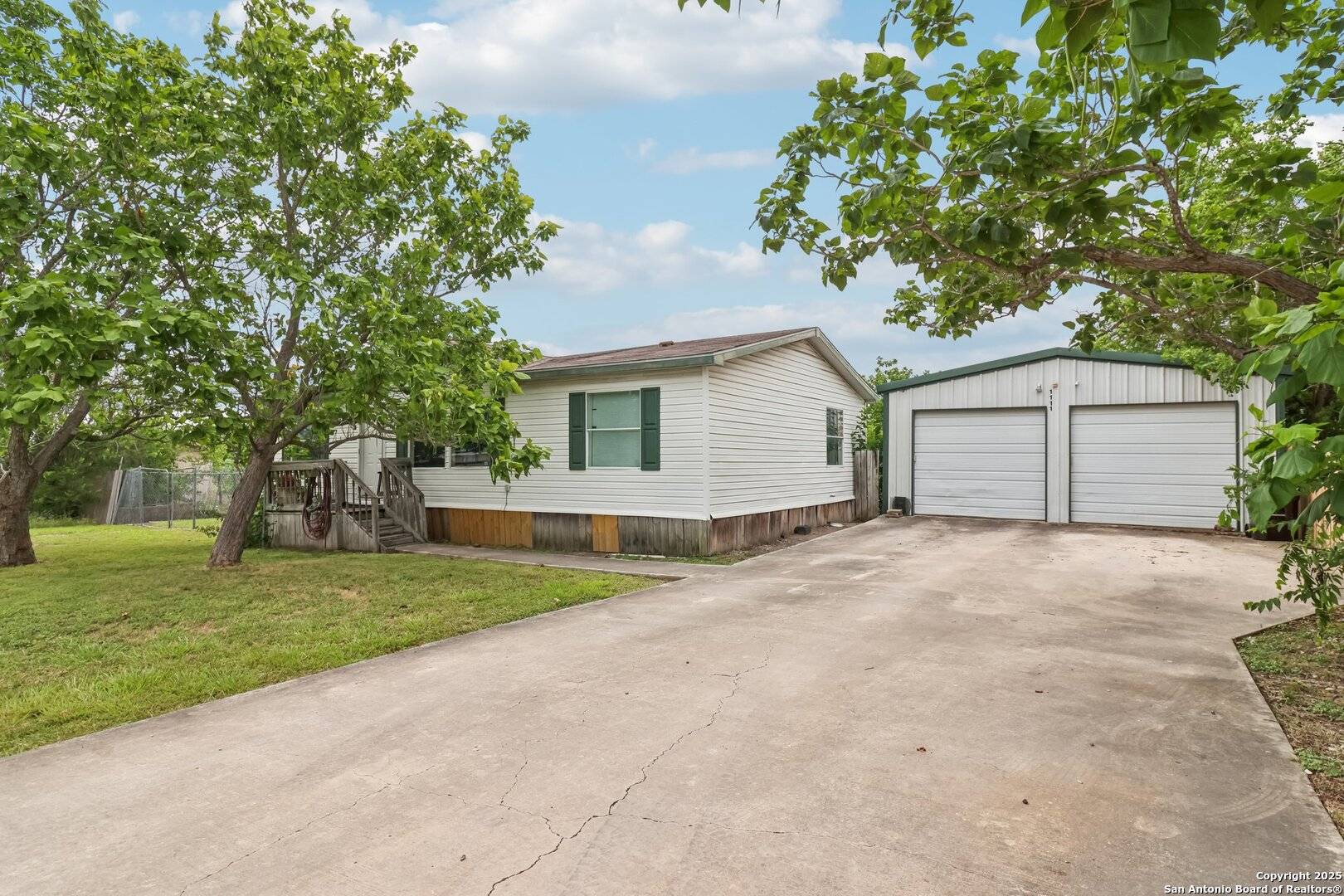 1111 Valeria, Marion, TX 78124