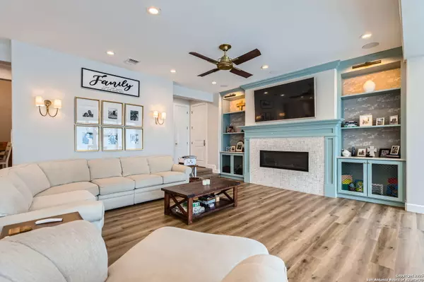 Helotes, TX 78023,342 Candelaria