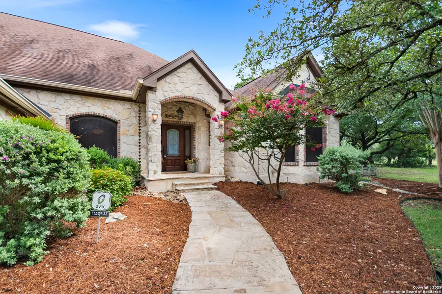 106 Oak Meadow Ln, Boerne, TX 78006