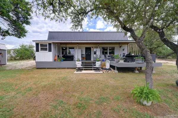 1059 Stallion Springs, Fischer, TX 78623