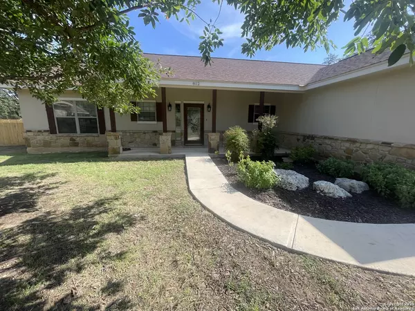Hondo, TX 78861-3514,812 33rd St