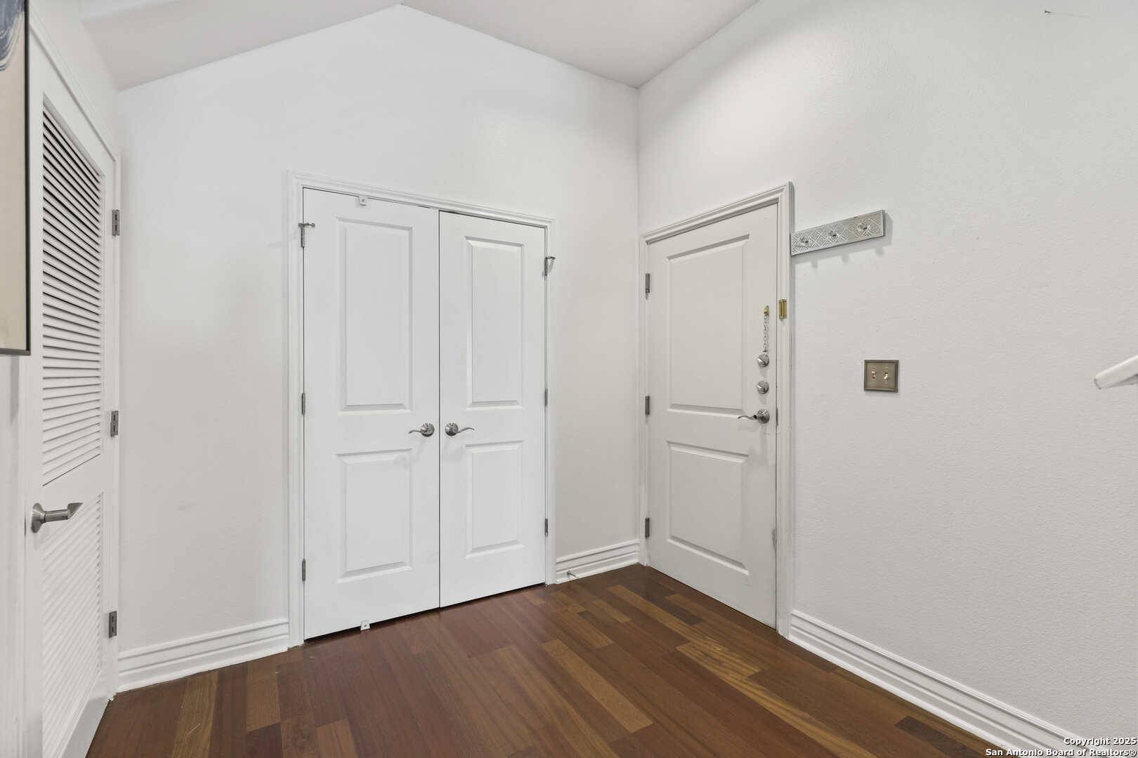 San Antonio, TX 78202,215 Center UNIT 109