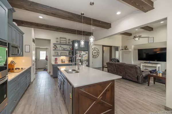 72 Red Fox, Poteet, TX 78065