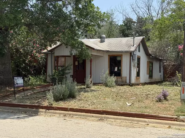 Pearsall, TX 78061,122 N. Garcia