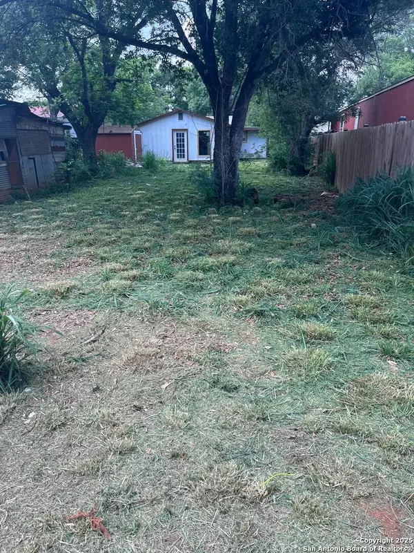 Pearsall, TX 78061,122 N. Garcia