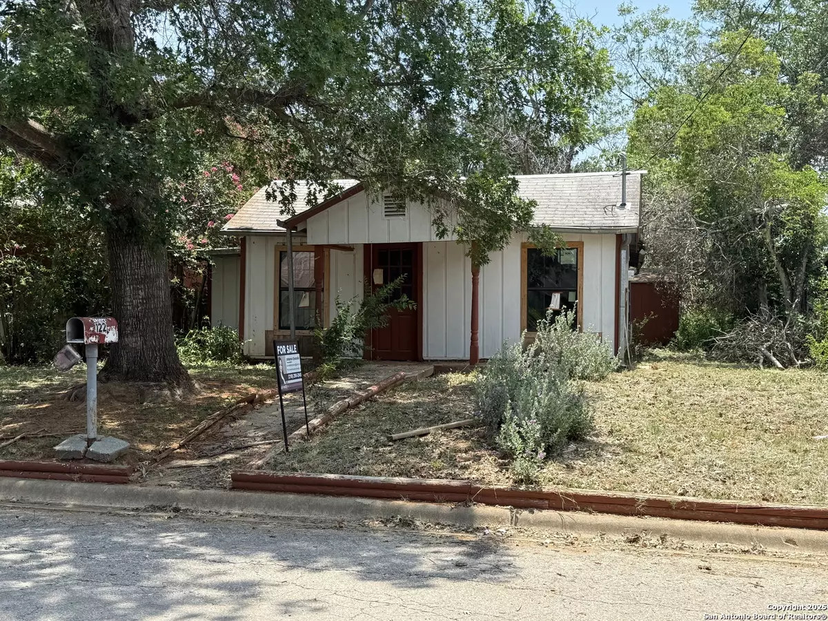 Pearsall, TX 78061,122 N. Garcia