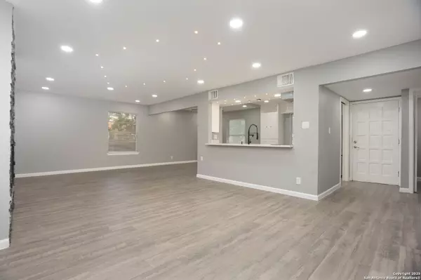 San Antonio, TX 78230,10406 Greenbay