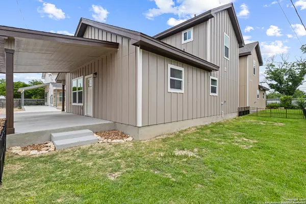 Kerrville, TX 78028,304 Riley Way