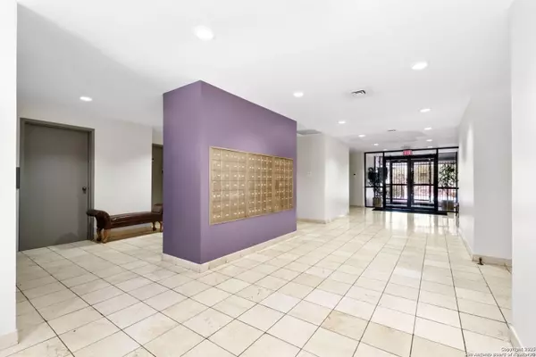 San Antonio, TX 78229,7701 Wurzbach UNIT 907