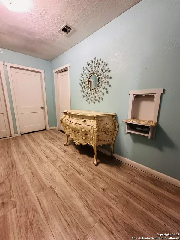 San Antonio, TX 78201,1015 El Monte