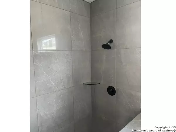 San Antonio, TX 78249,6464 Babcock Rd #202