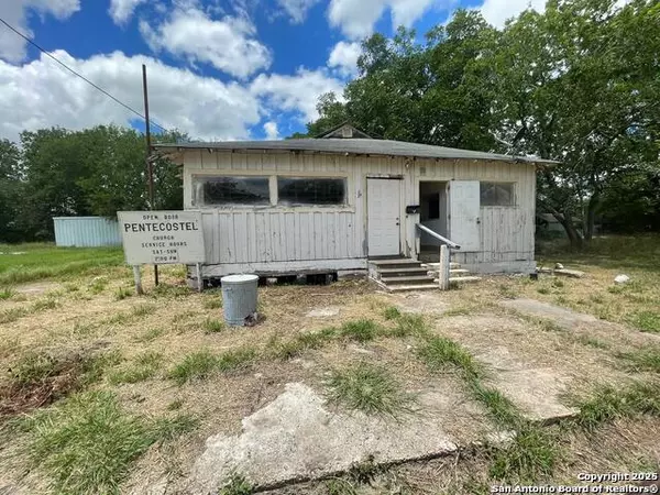217 2nd, Kenedy, TX 78119