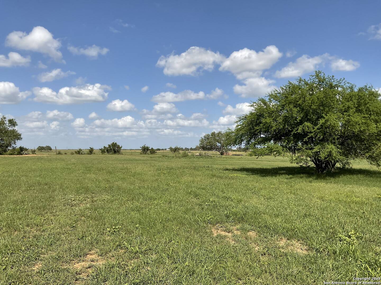 152 Gentle Breeze, Floresville, TX 78114