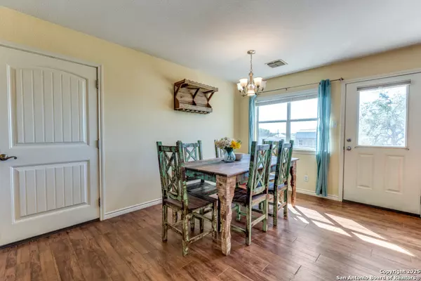 Falls City, TX 78113,812 Riviere