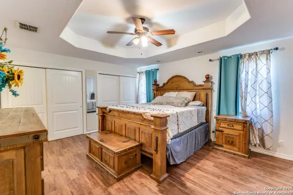 Falls City, TX 78113,812 Riviere