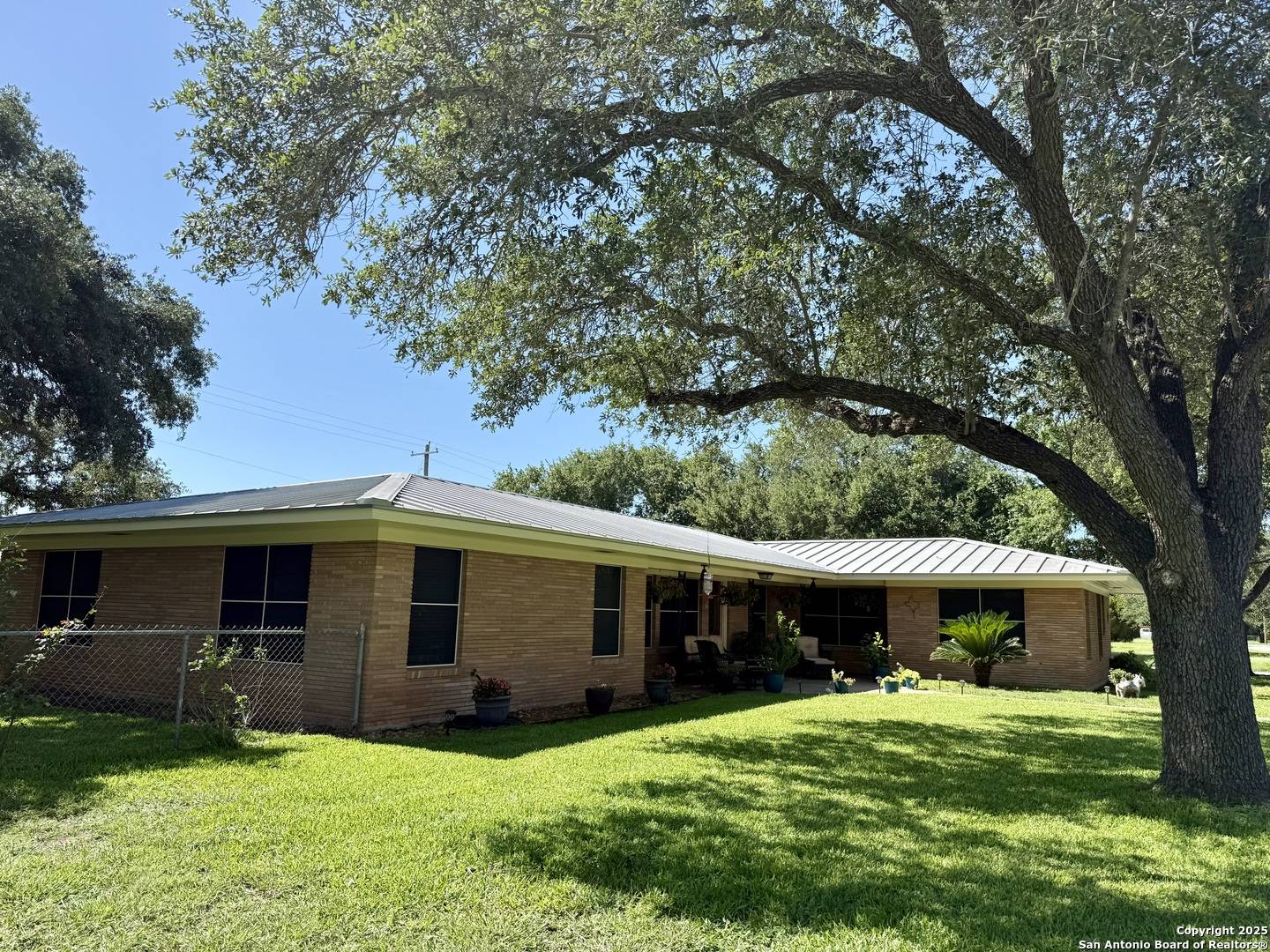 Kenedy, TX 78119,803 Leland