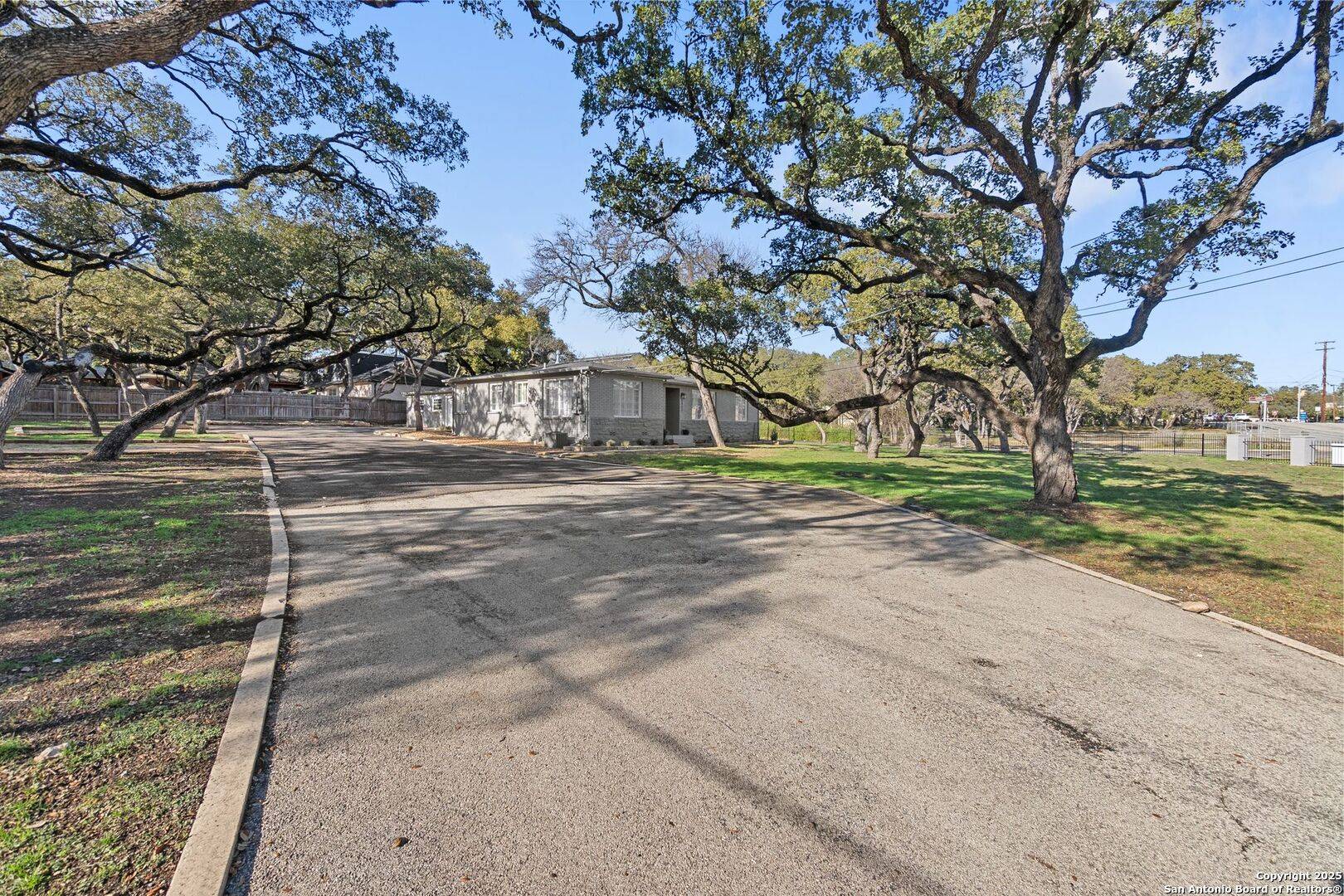 Castle Hills, TX 78213,6905 West