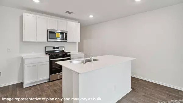 Seguin, TX 78155,914 INDIAN WAY