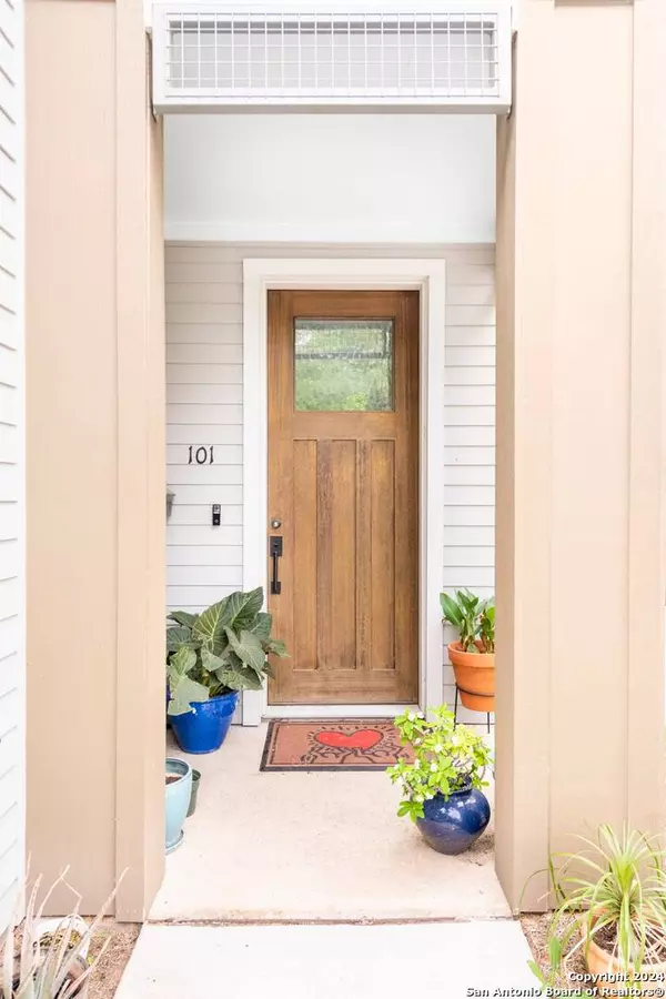 San Antonio, TX 78208-1405,808 E CARSON ST UNIT 101