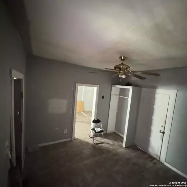 San Antonio, TX 78207,135 Roberts