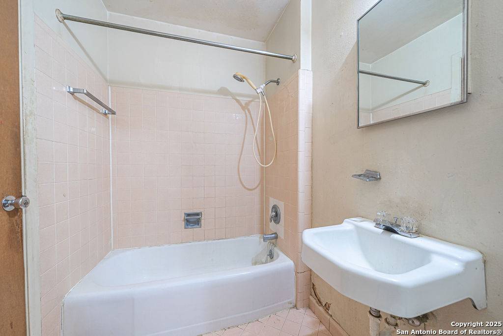 San Antonio, TX 78209,1707 Corita
