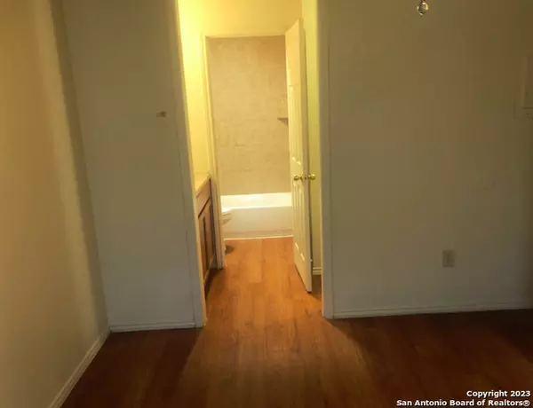 San Antonio, TX 78218-3672,6310 Queens Castle UNIT 2