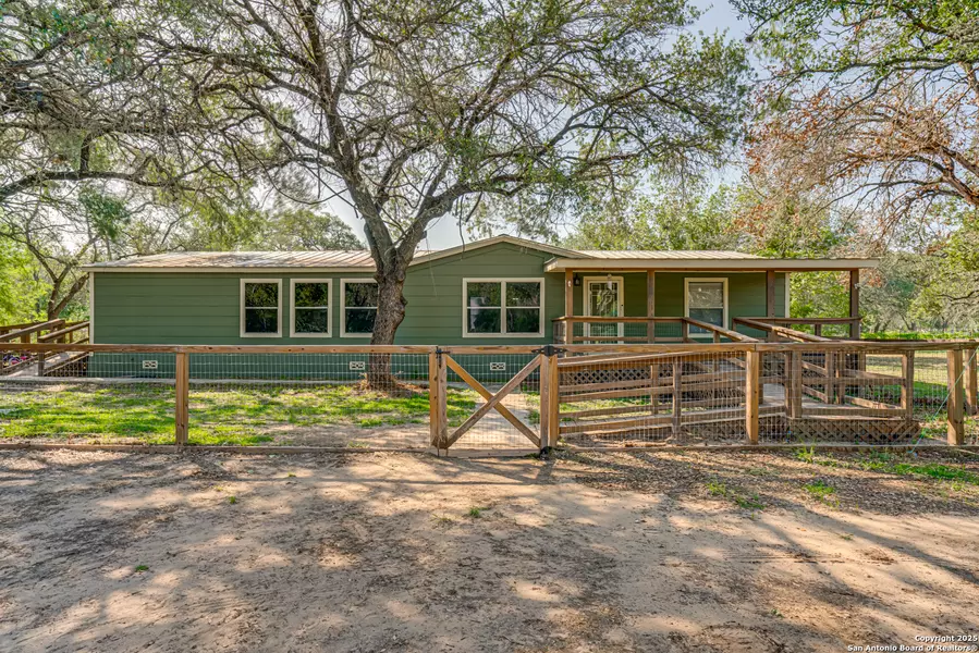 204 County Road 7725, Natalia, TX 78059