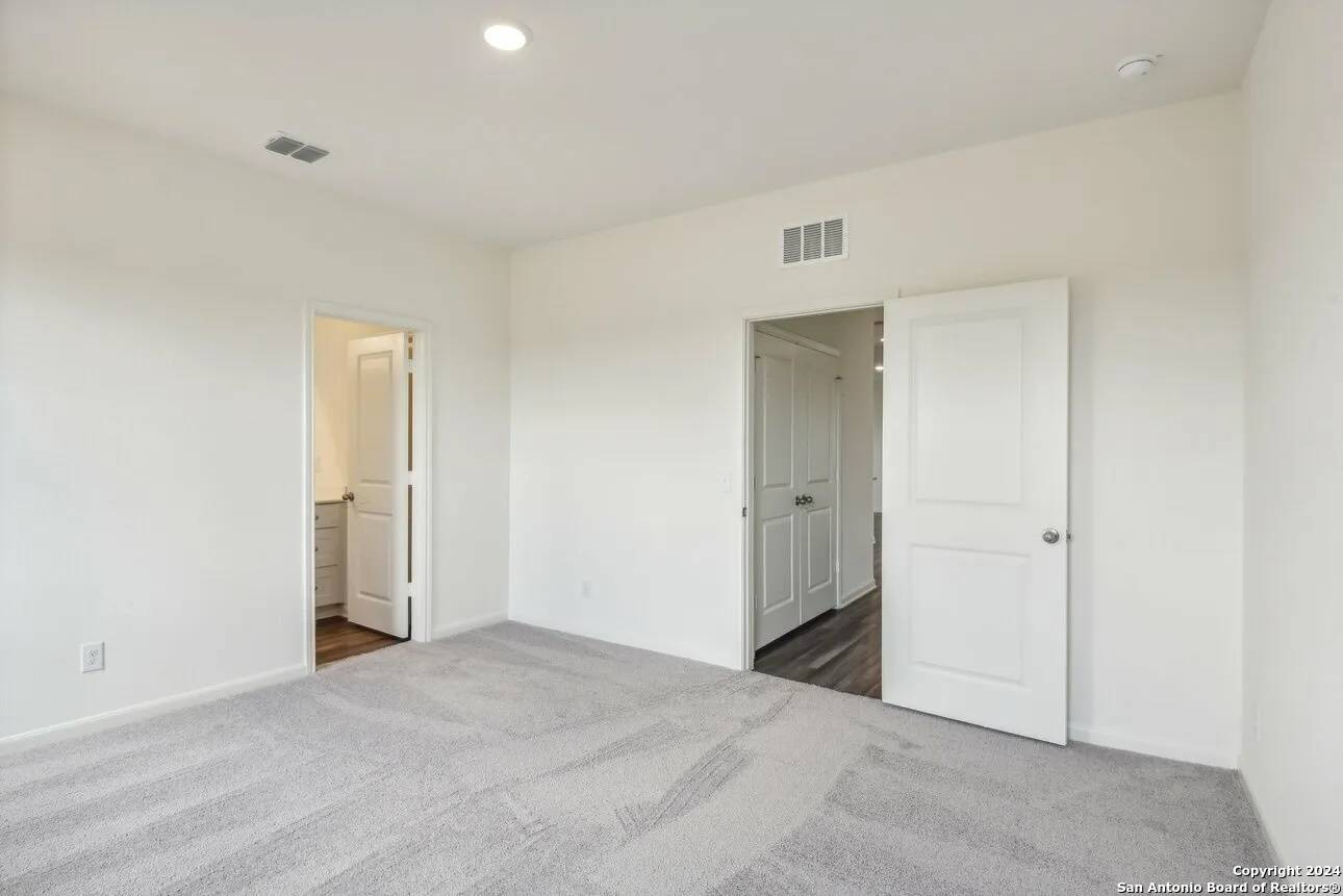 Adkins, TX 78101,833 Barnacle Court