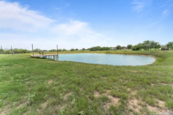 Floresville, TX 78114,1250 County Road 304