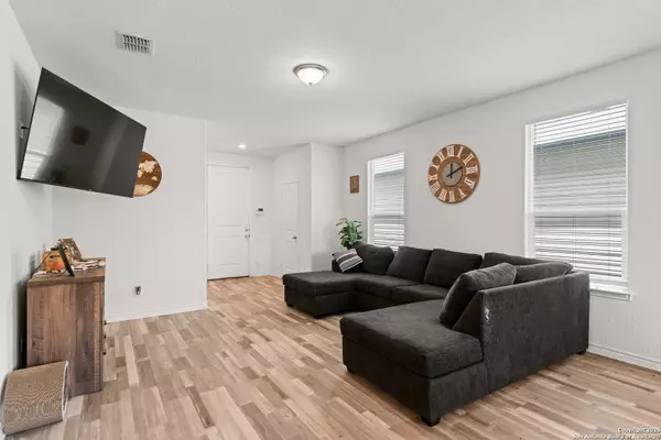 Converse, TX 78109,6583 Runaway