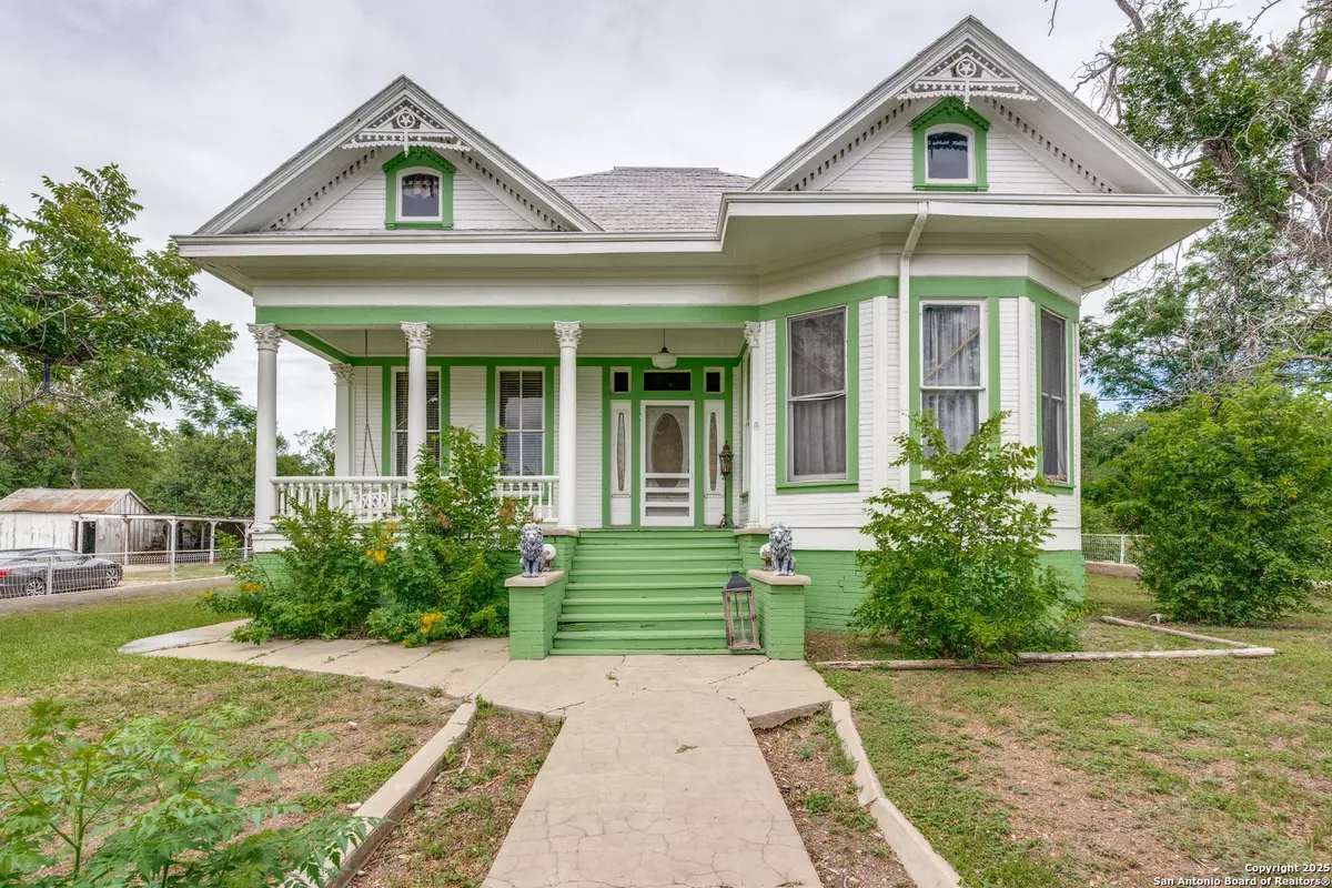 Mcqueeney, TX 78123,9248 FM 725