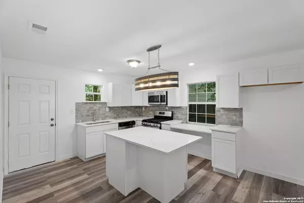 512 VICKERS AVE, San Antonio, TX 78211-2530