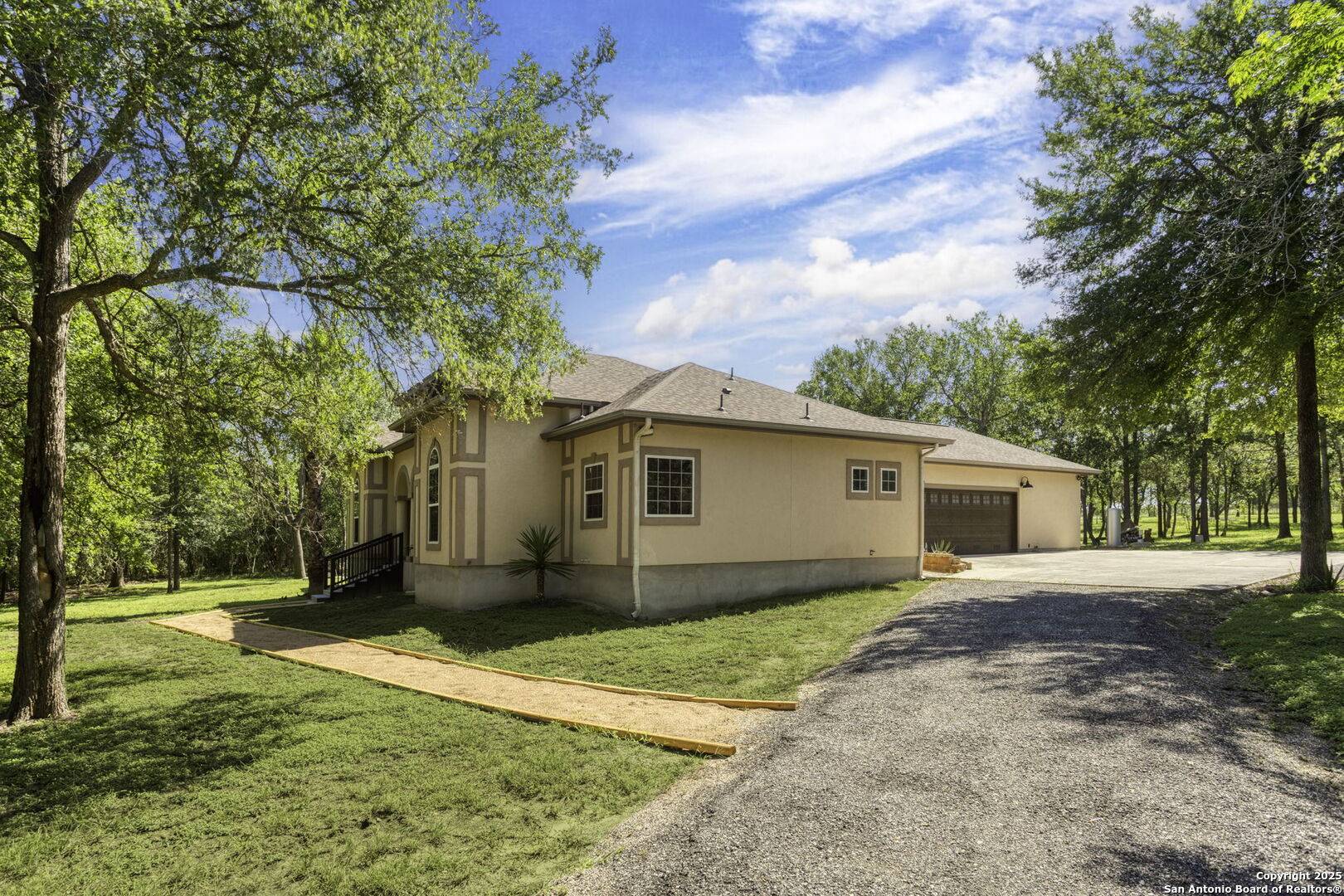 Kingsbury, TX 78638,155 Woodrow Center