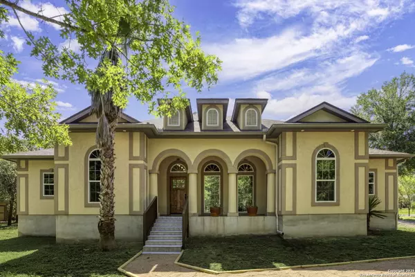 155 Woodrow Center, Kingsbury, TX 78638