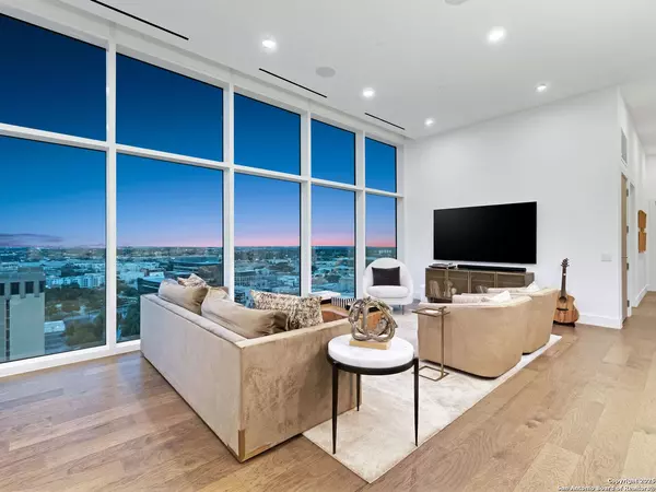 San Antonio, TX 78205,123 LEXINGTON AVENUE UNIT 1806