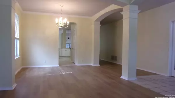 Helotes, TX 78023,9352 Cedar