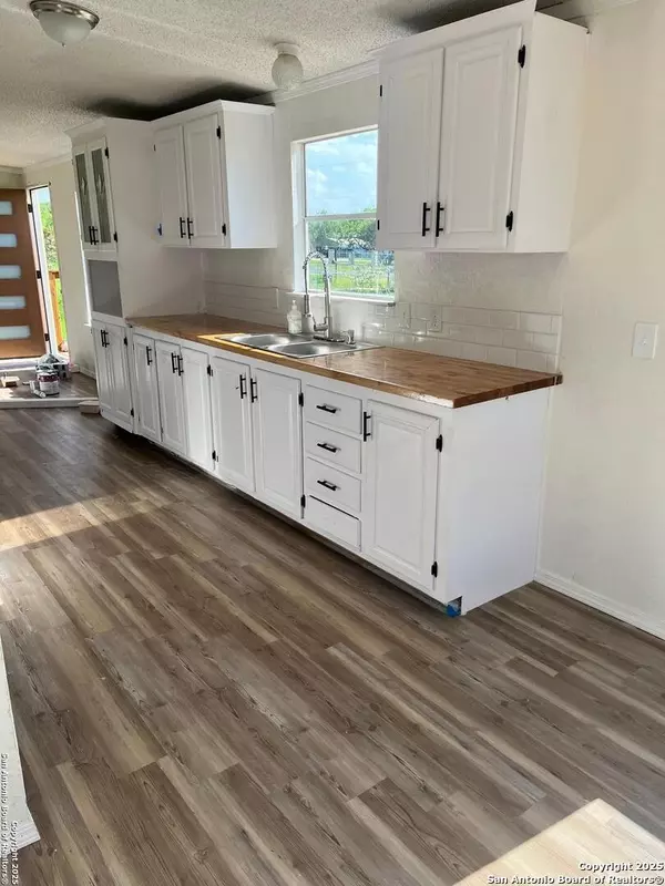 San Antonio, TX 78264,21016 Escondido