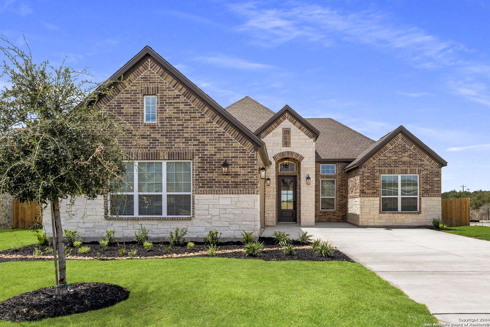 190 Azalea Alley, Castroville, TX 78009