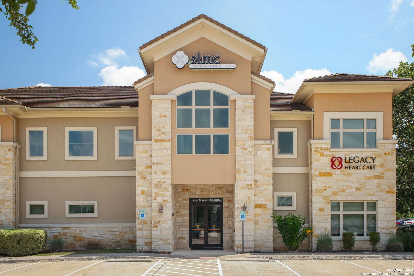 2 Spurs Ln, San Antonio, TX 78240