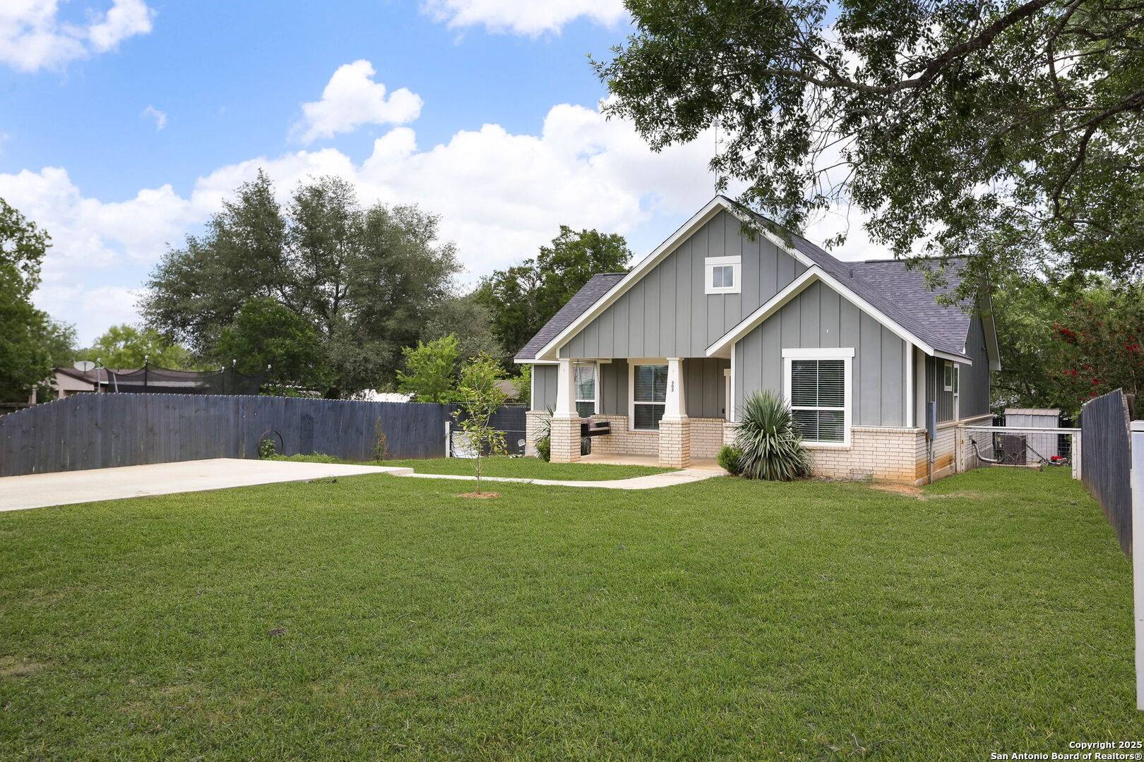 Stockdale, TX 78160,502 8th