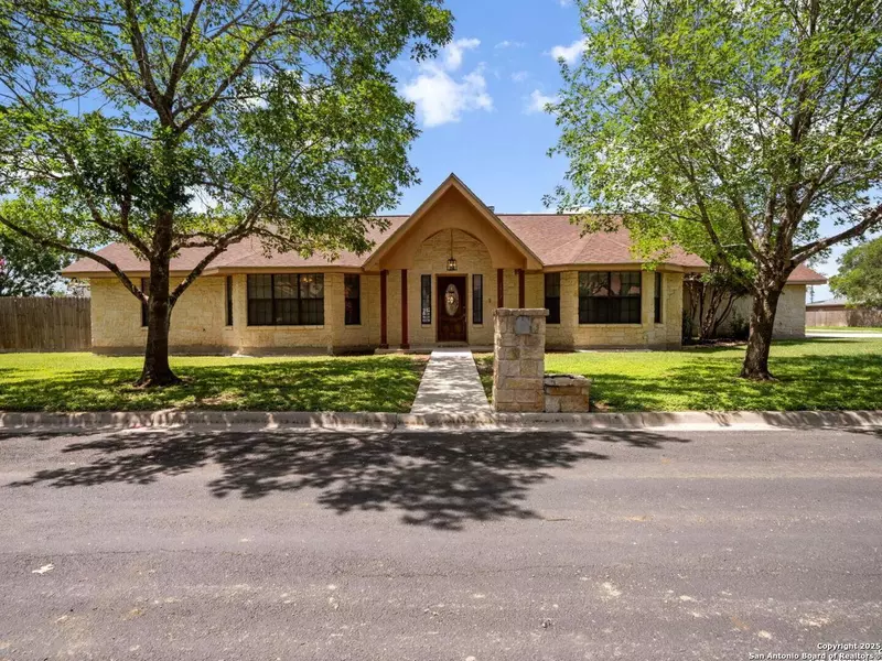 1407 32nd, Hondo, TX 78861